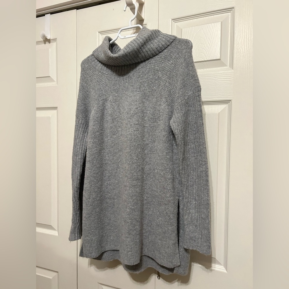 Beautiful American Eagle Grey Turtleneck Sweater